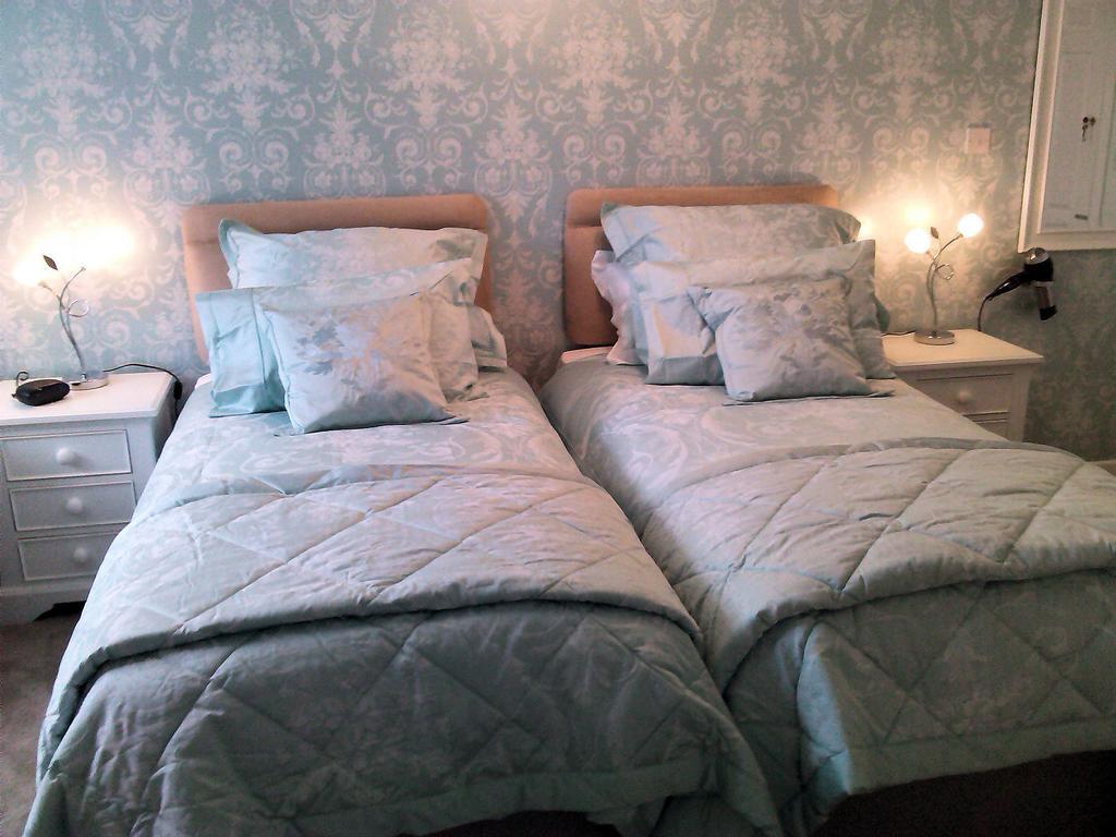 The Old Chapel B&B Lostwithiel Room photo